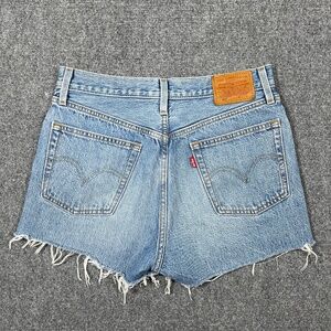 Levis 501 Light Wash Denim Cut Off Frayed Hem Shorts Womens Size 27 0925